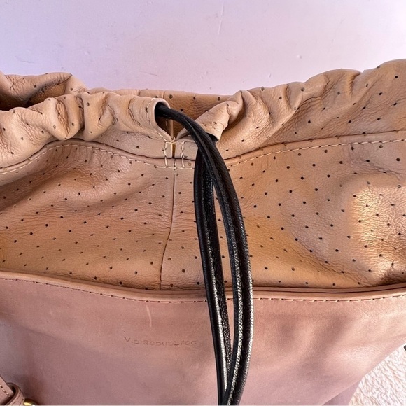 VIA REPUBBLICA LEATHER DRAWSTRING NEUTRAL SHOULDER HOBO BAG EUC - Picture 11 of 12